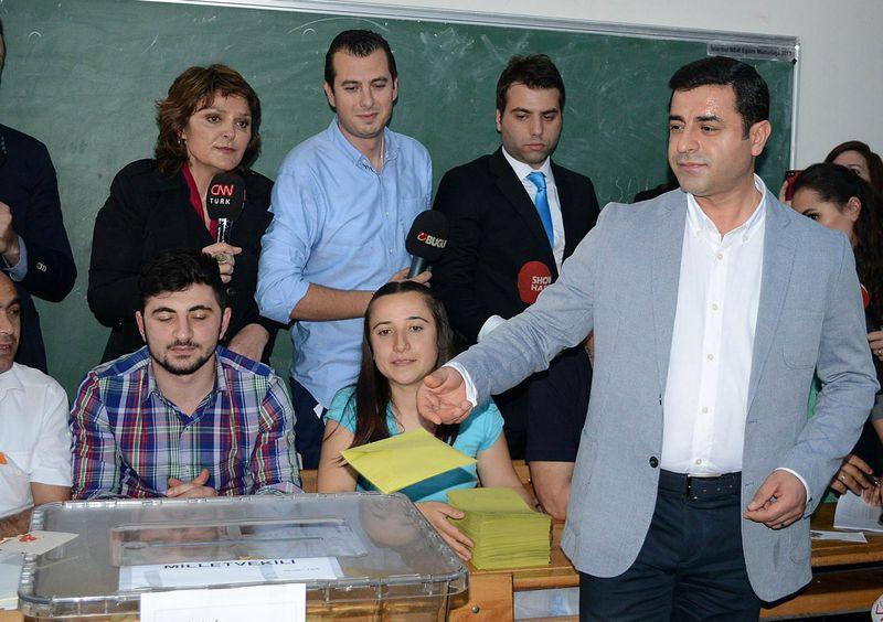 Demirtaş oyunu Egemen Bağış gibi kullandı