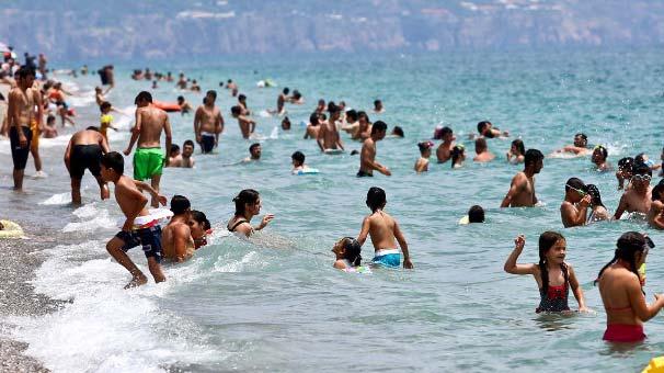 Bodrum'da oyunu kullanan plaja koştu