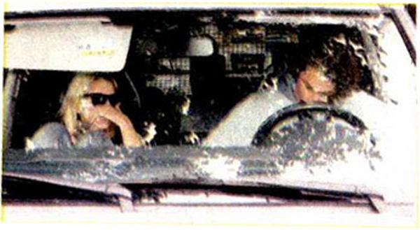 Hadise sevgilisiyle eczanede yakalandı