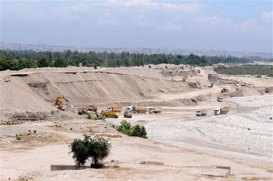 Antalya'da kanal çalışmasında tonlarca altın bulundu