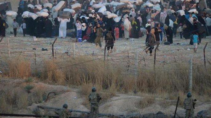 IŞİD sınırda bekleyen Suriyelileri geri çevirdi