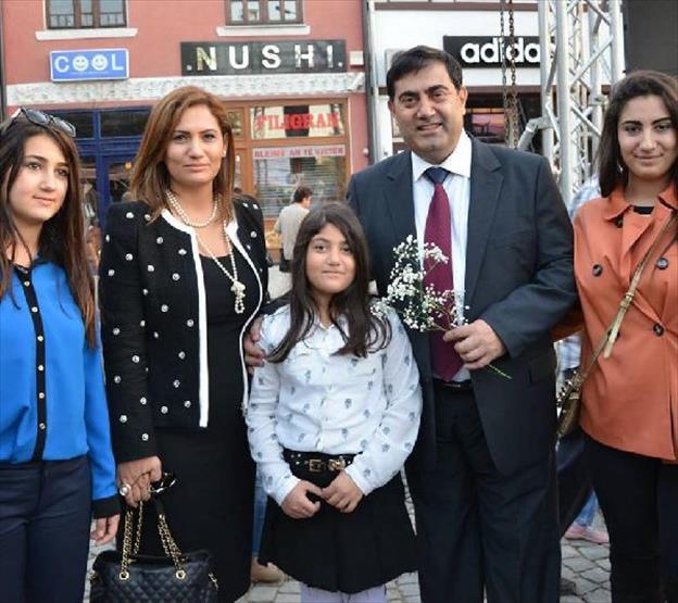 Eşi başını açan AK Partili eski vekilden açıklama