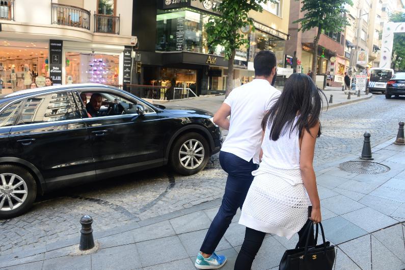 Arda Turan Aslıhan Doğan'la el ele görüntülendi