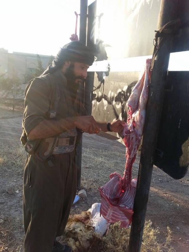 Tel Abyad'ı alan YPG'liler kurban kesti