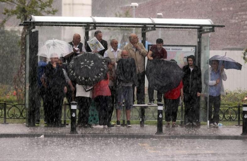 İstanbul'a beklenen yağmur geldi