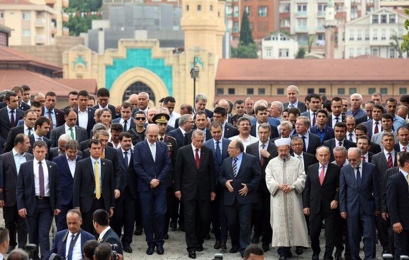 Eyüp Sultan Türbesi ziyarete açıldı