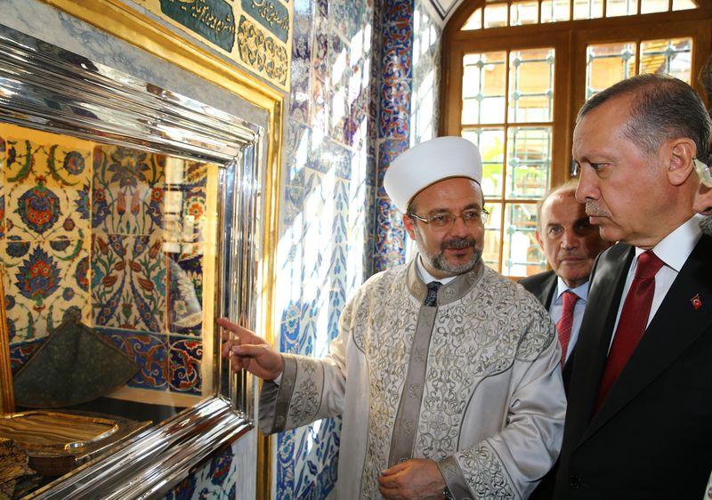 Eyüp Sultan Türbesi ziyarete açıldı