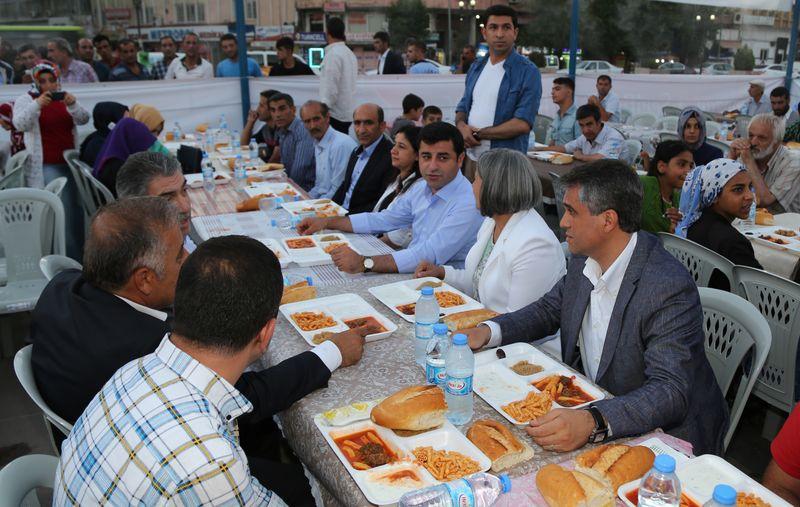 Selahattin Demirtaş: Koalisyon tartışıyorsanız sayemizdedir