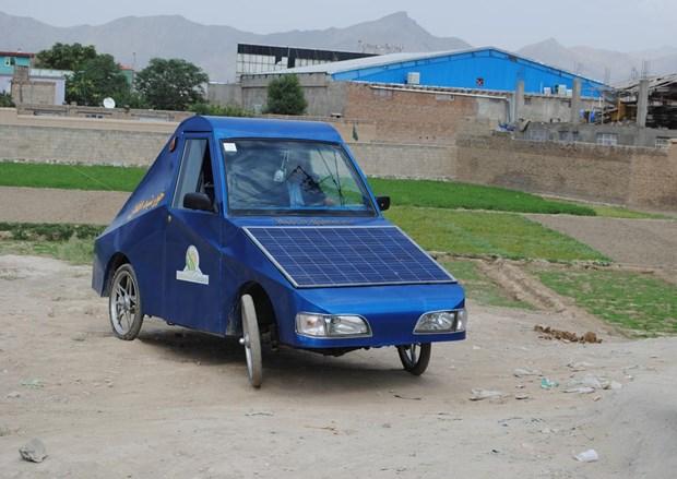 Afganistanlı mühendis güneş enerjili otomobil üretti