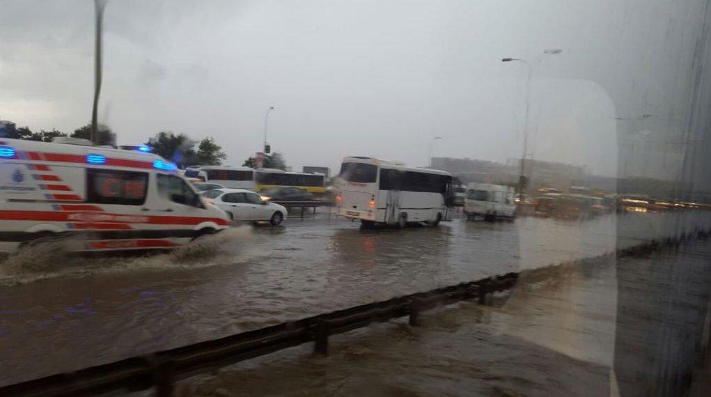 İstanbul'da şiddetli yağış etkili oldu