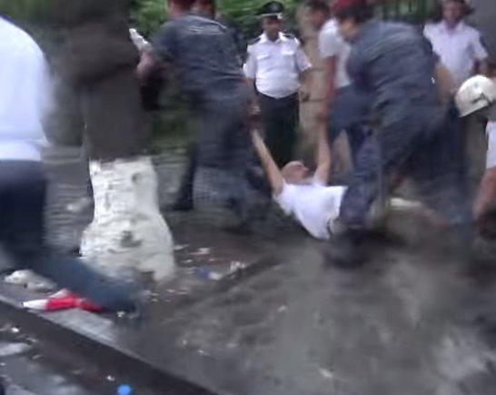 Ermenistan'da sert polis müdahalesi