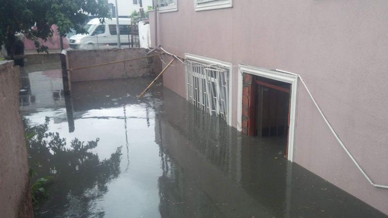 İstanbul'da şiddetli yağış etkili oldu