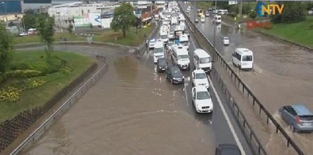 İstanbul'da şiddetli yağış etkili oldu