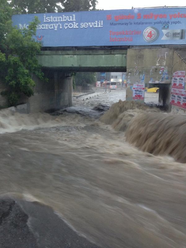 İstanbul'da şiddetli yağış etkili oldu