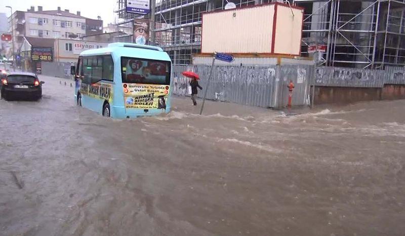 İstanbul'da şiddetli yağış etkili oldu