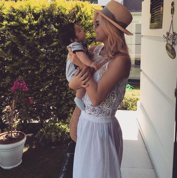 Ece Erken'den duygulandıran mesaj