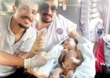 Diyarbakırlı kadın doğumunu helikopterde yaptı