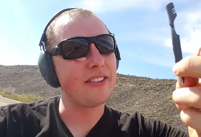 Nokia 3310'a uçaksavarla ateş ettiler