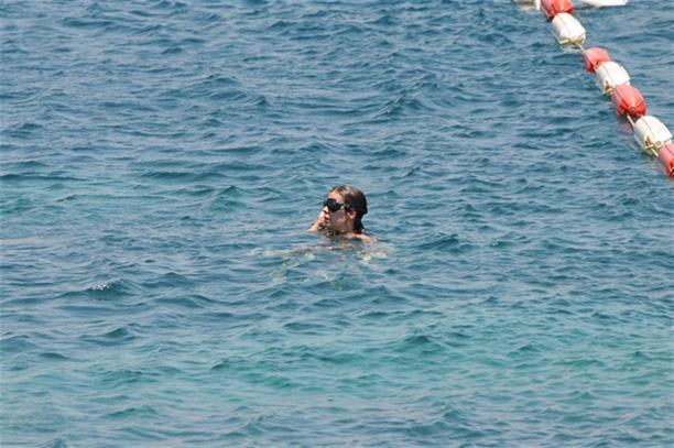 Özge Özpirinçci sudan çıkmadı