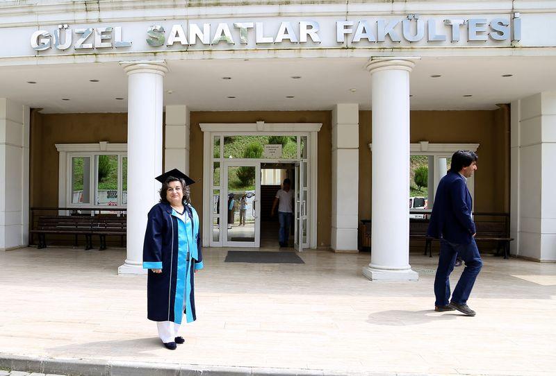 71 yaşındaki fakülte birincisinin başarı öyküsü