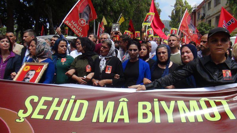 Figen Yüksekdağ Halil Aksakal'ın cenazesinde ağladı