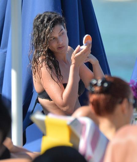 Berrak Tüzünataç tatilde