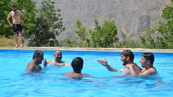 Çukurcalıların olimpik havuz keyfi