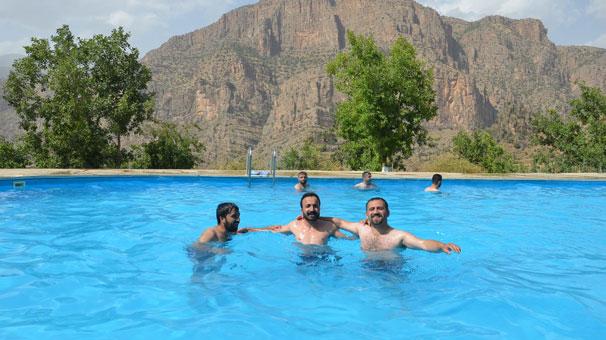 Çukurcalıların olimpik havuz keyfi