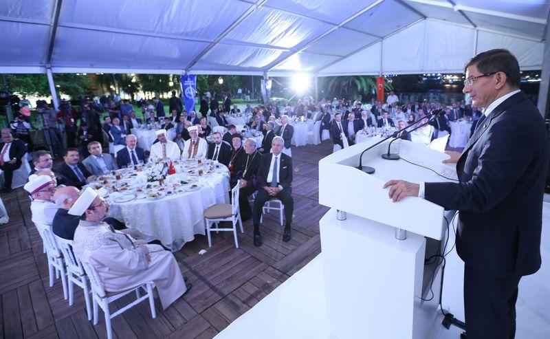 Başbakan Davutoğlu: Türkiye zalimin yanında yer almadı