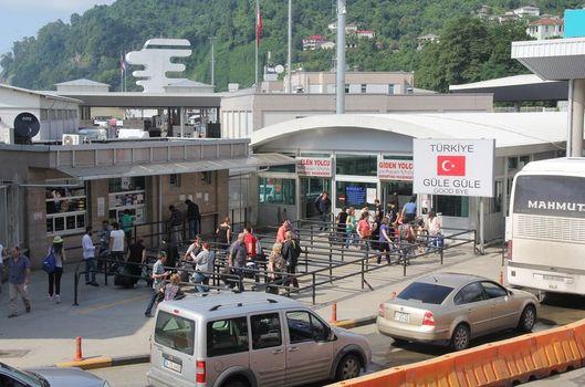 Sarp sınır kapısında yoğunluk önlemi