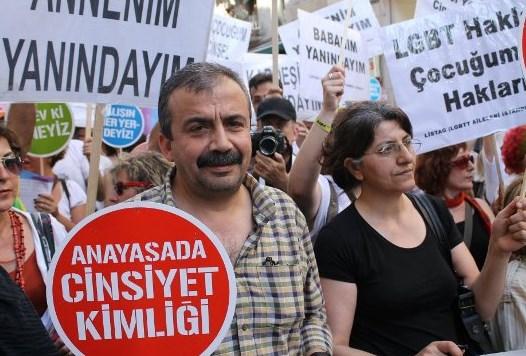 Sırrı Süreyya Önder destek için Taksim'deydi