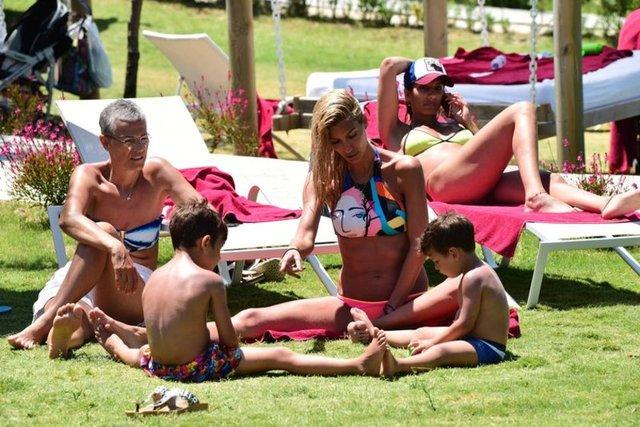 Çağla Şikel tatilde