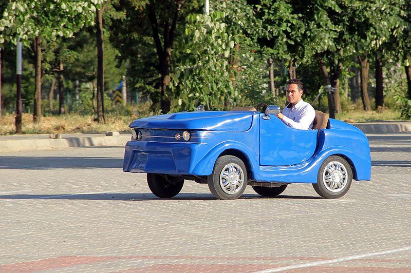 Elazığ'da 7 öğrenci elektrikli otomobil üretti