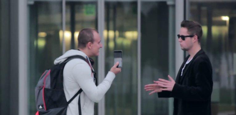 Almanya'da iPhone 6 Plus şakası