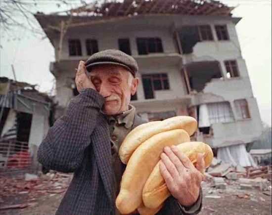 Yunan gazete ekonomik krizi anlatırken abarttı