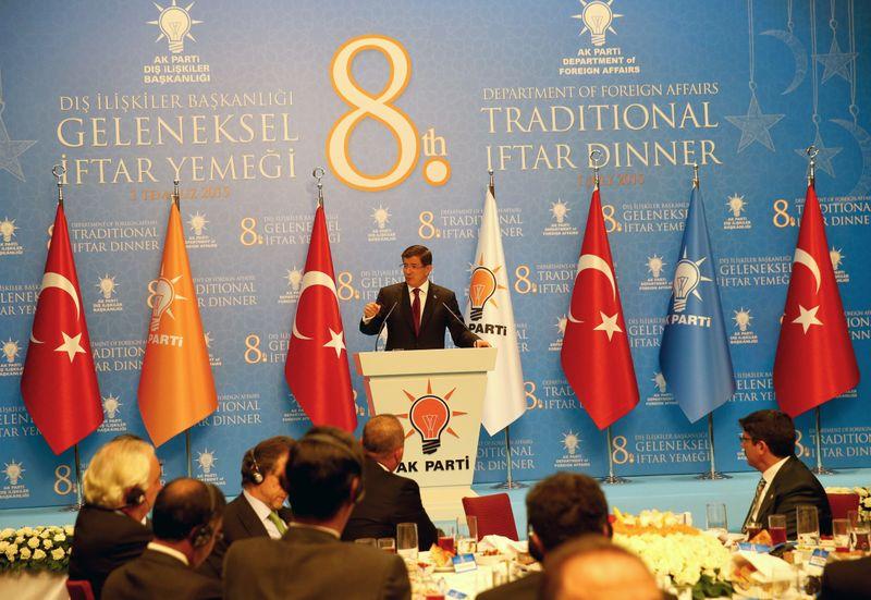 Başbakan Davutoğlu büyükelçilere hitap etti