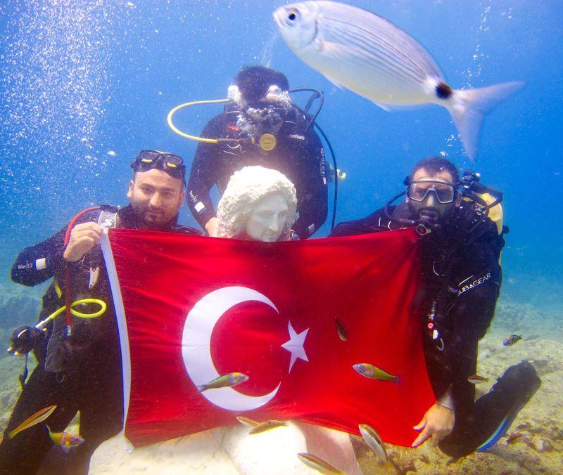 Side'de 110 heykel suyla buluştu