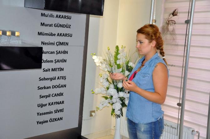Madımak Olayları'nın anısına Sivas'ta karanfil bırakıldı