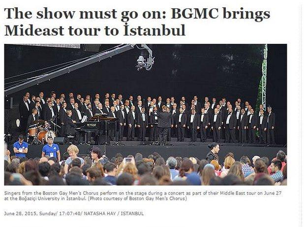 Cemaat eşcinsel grubun konserine destek verdi