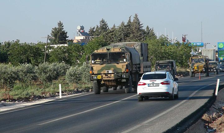 Tümgeneral Zekai Aksakallı Suriye sınırında