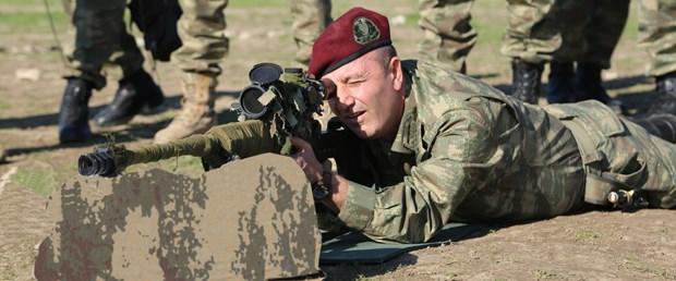 Tümgeneral Zekai Aksakallı Suriye sınırında