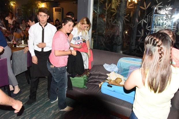 Gülben Ergen giymediği kıyafetlerini hayranlarına dağıttı