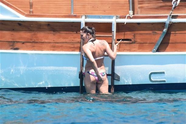 Nurgül Yeşilçay yine bikinili yakalandı