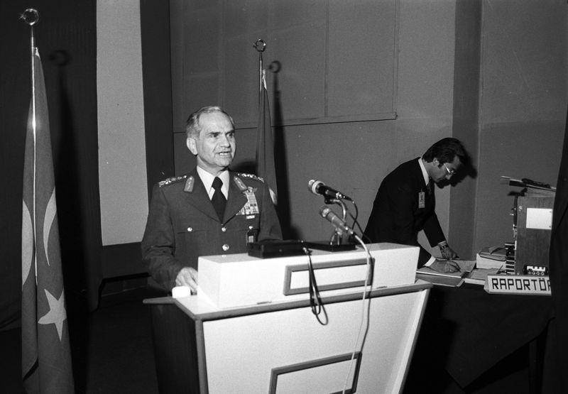 Tahsin Şahinkaya hayatını kaybetti