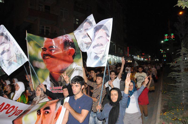 Hakkari'de Öcalan'a özgürlük yürüyüşü düzenlendi