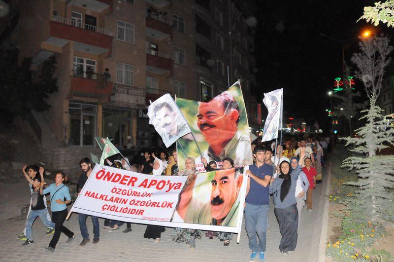 Hakkari'de Öcalan'a özgürlük yürüyüşü düzenlendi