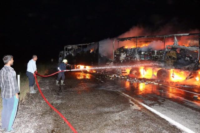 Ağrı'da yol kesen PKK'lılar araç yaktı