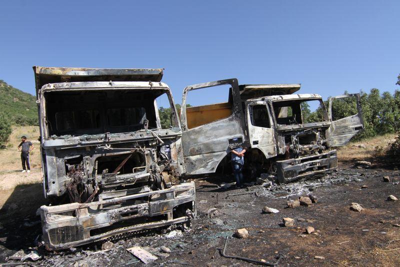 PKK Siirt'te kamyonları yaktı