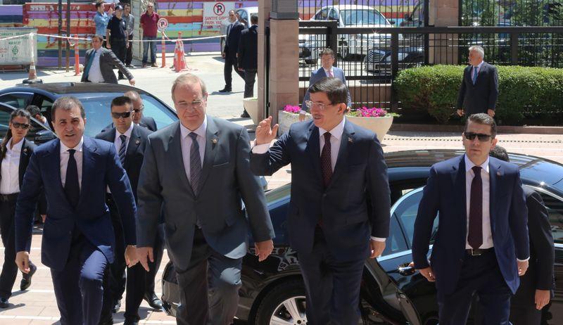 Ahmet Davutoğlu CHP Genel Merkezi'nde
