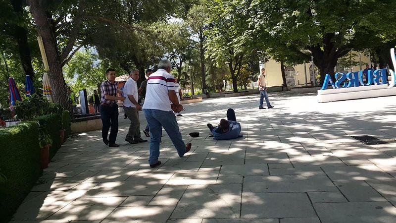 Bursa'da cinayet anı kameraya yansıdı